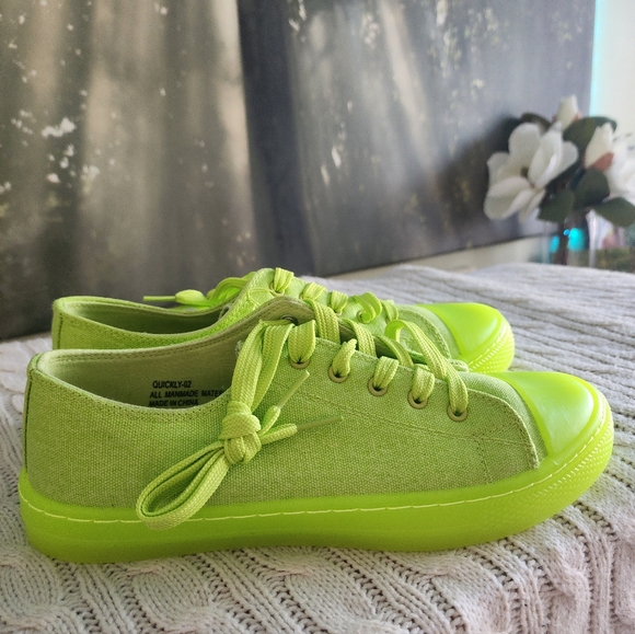 NWT.Rouge Helium Vibrant Lime  Sneakers - Picture 3 of 9